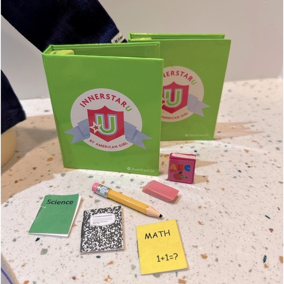 American Girl Innerstar U University Clothes Backpack and School Supplies - Picture 5 of 5